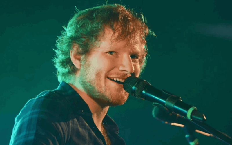 Ed Sheeran emociona fãs mexicanos com apresentação inesperada