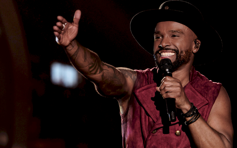 Alexandre Pires leva pagode e sertanejo para a Globo