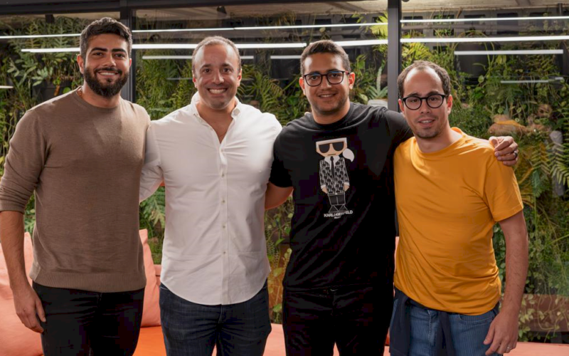 Henrique e Juliano apostam em empresa de tecnologia musical