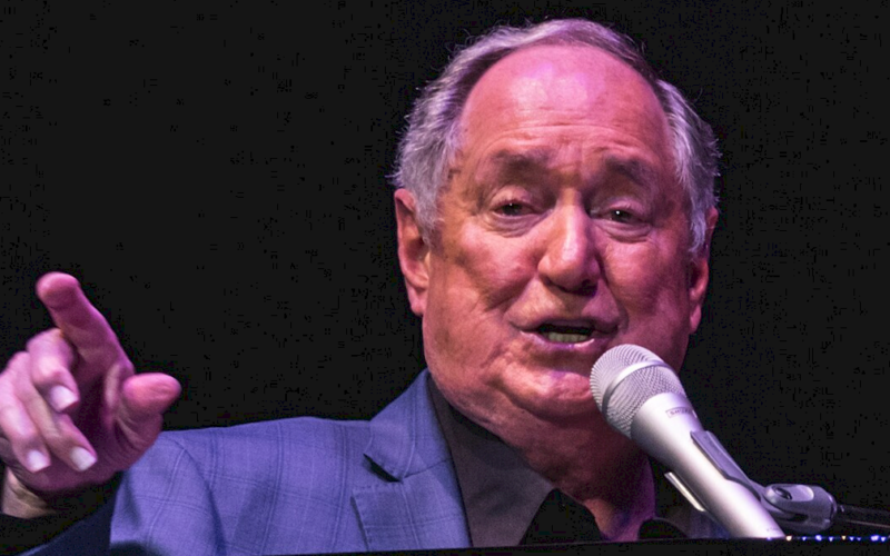 “Neil Sedaka, mestre das melodias eternas, falece aos 86 anos em solo americano”