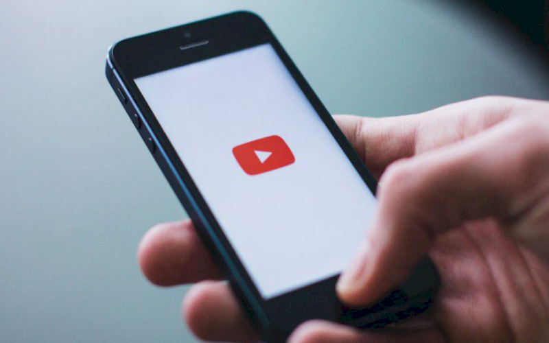 YouTube abandona ranking da Billboard e causa polêmica no mundo da música.