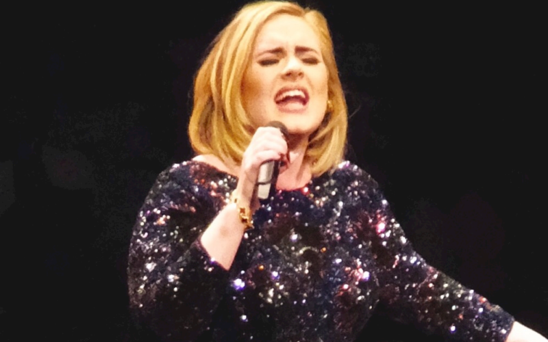 Adele: a transformação milionária da indústria musical