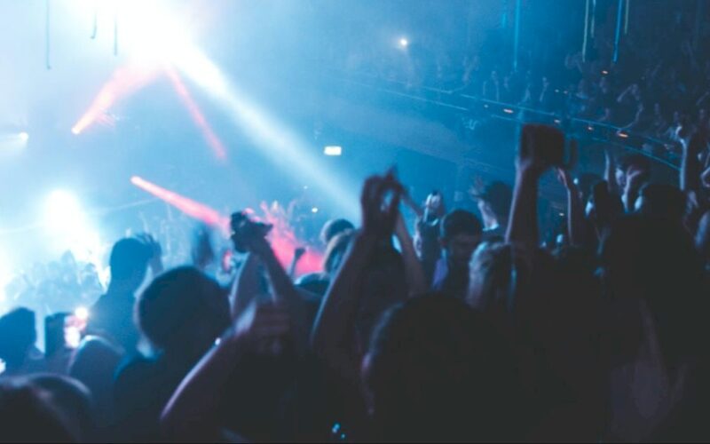 Grandes multidões nos shows: entenda a relação entre o PIB nacional e o sucesso dos espetáculos musicais